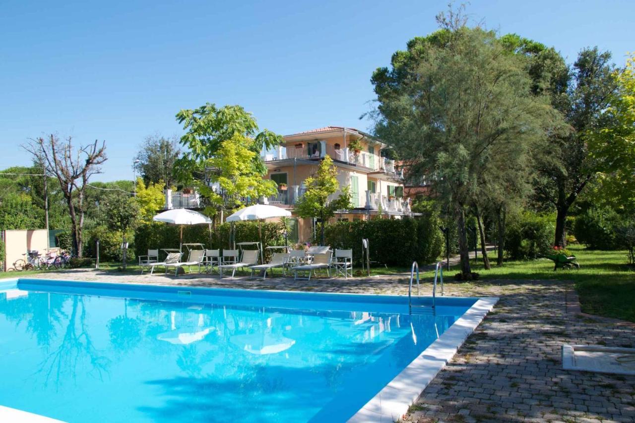 Apartment In Marina Di Massa - Toskana 24103 Екстер'єр фото