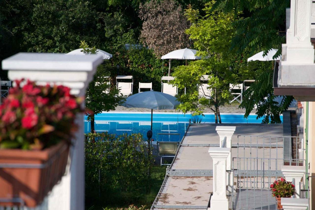 Apartment In Marina Di Massa - Toskana 24103 Екстер'єр фото